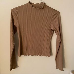 *NBW** SMALL TAN/BEIGE  RIBBED LONG SLEEVE WITH LETTUCE TRIM